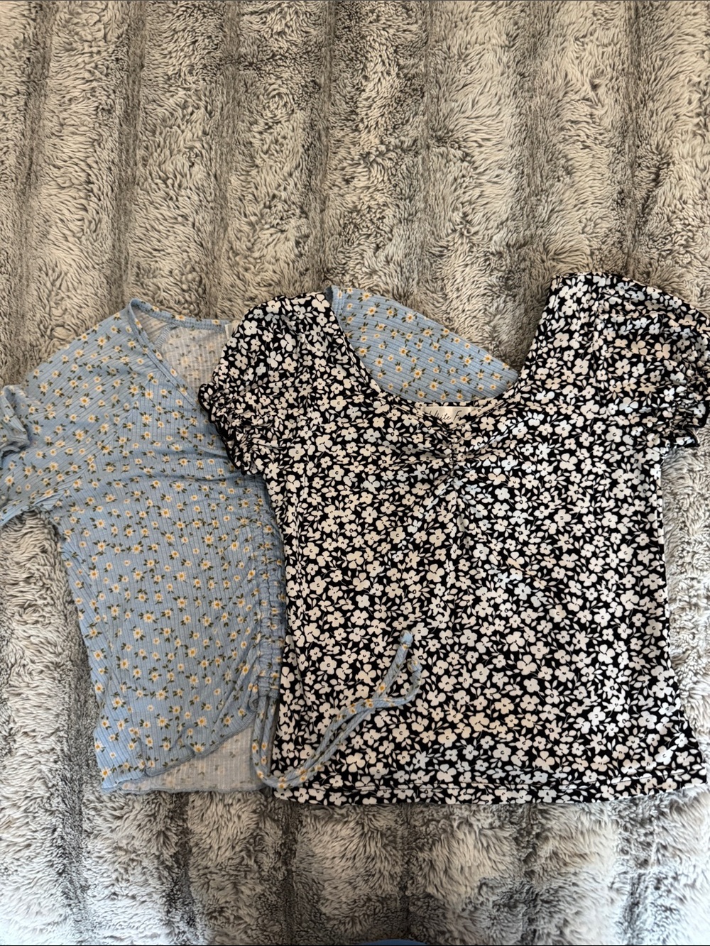 White Fawn Floral Top Bundle 2 Ruched Short Sleeve Shirts - Girls M